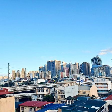 Airobedz Makati - A Value Hotel Маніла Екстер'єр фото